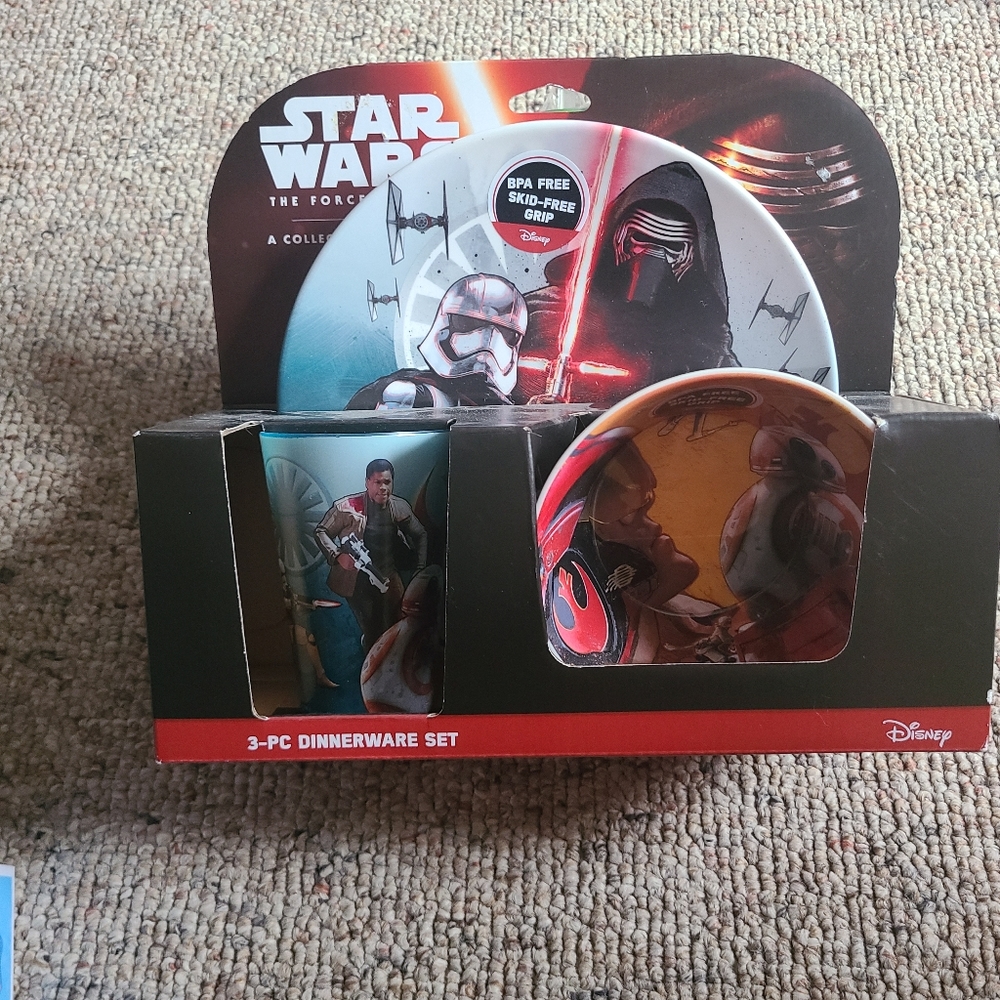 NIB Disney Star Wars The Force Awakens 3 Piece Dinnerware Set
